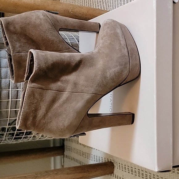 BCBGeneration Joesana Dark Spice Suede Zipper Bootie Sz 8 w/ box - Picture 2 of 11